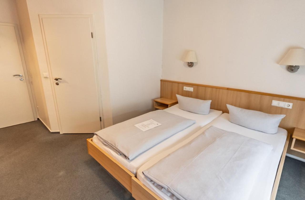 Hotel-Gasthof Zum Ritter Haßmersheim Buitenkant foto